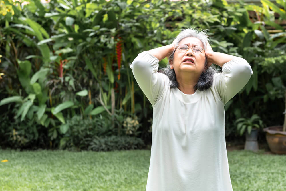 近所づきあいによる記憶力低下のストレス